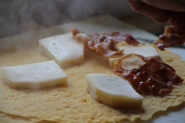 excursion pour le plaisir des sens, la galette de maïs traditionnelle du Pays basque-talo-jambon-fromage-gasna eta xingar-cuisine traditionnelle basque-basque food